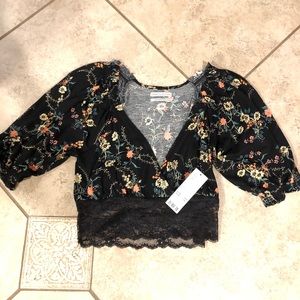 Urban outfitters 1/4 sleeve floral lace crop top
